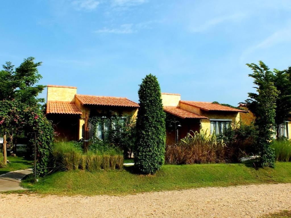 Villa Tuscany Country Resort Suan Phueng Eksteriør billede