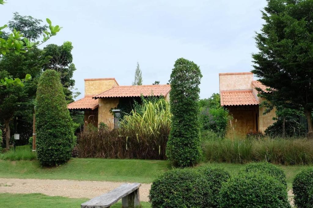 Villa Tuscany Country Resort Suan Phueng Eksteriør billede